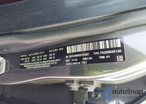 2019 Alfa Romeo Giulia Ti Awd z USA, uszkodzony, nr VIN ZARFANBN2K7612097